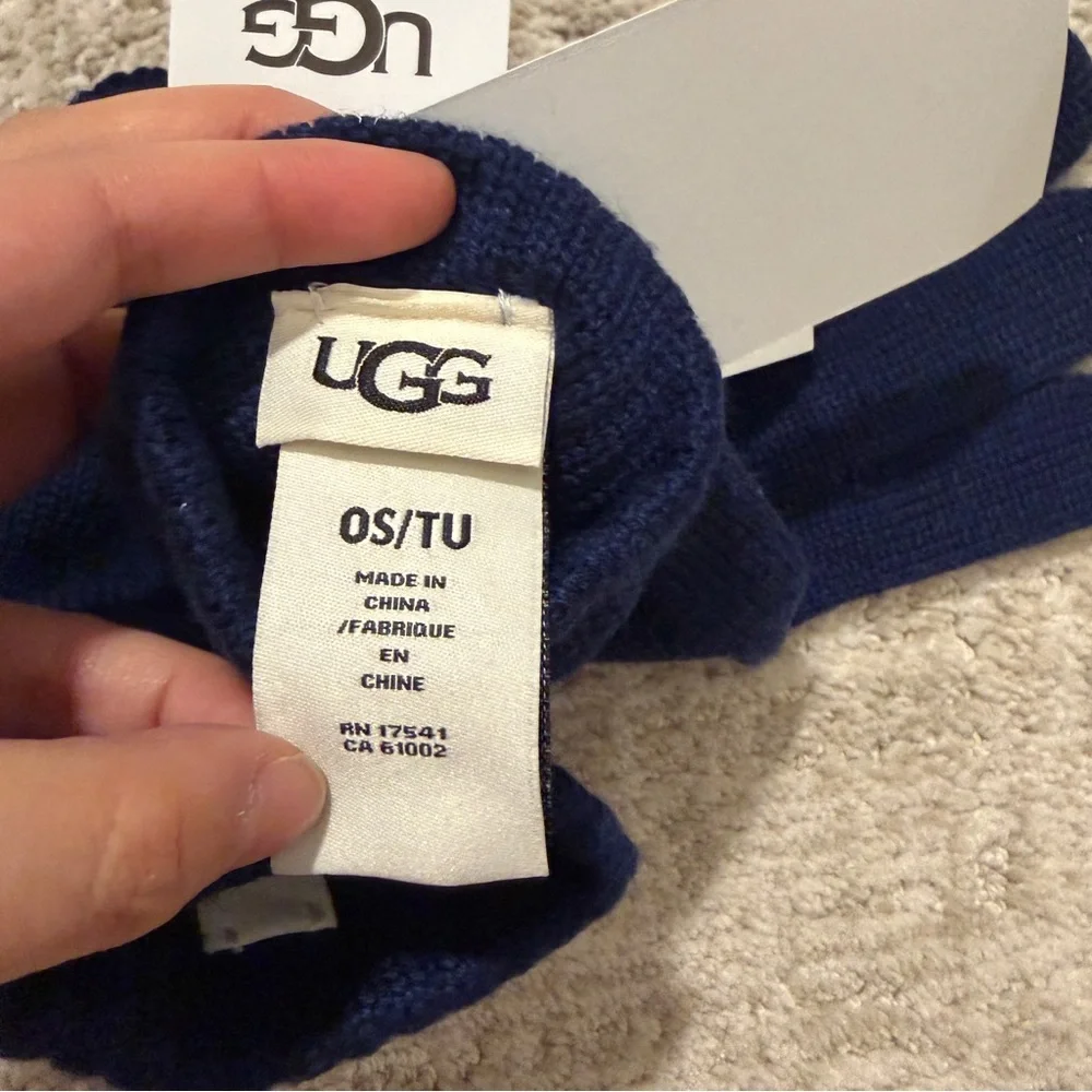 UGG knit Navy tech wool blend Gloves brand NEW
